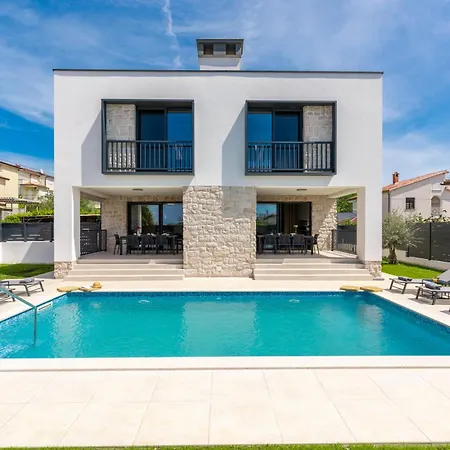 Golden Olive With Shared Pool *