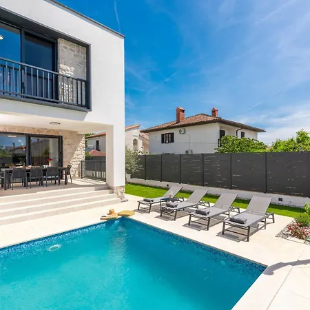 Golden Olive With Shared Pool Apartamento *
