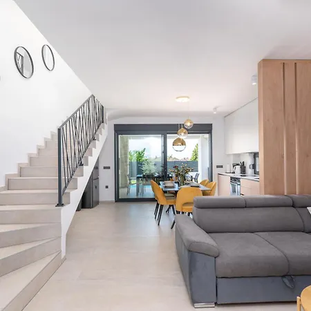 Golden Olive With Shared Pool Apartamento