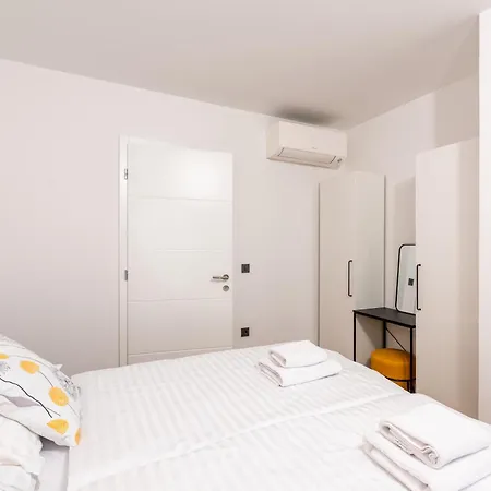 Golden Olive With Shared Pool Apartamento *