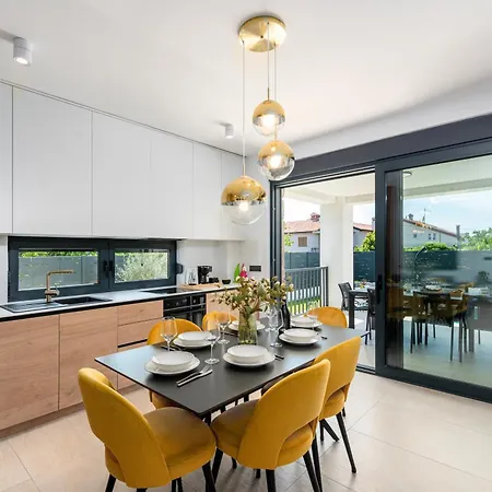 Golden Olive With Shared Pool Apartamento