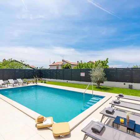 Golden Olive With Shared Pool Apartamento *