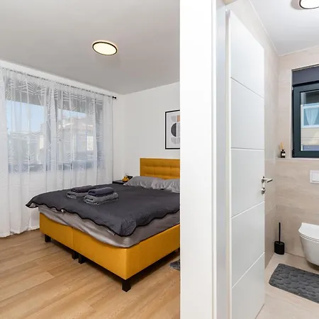 Golden Olive With Shared Pool Apartamento