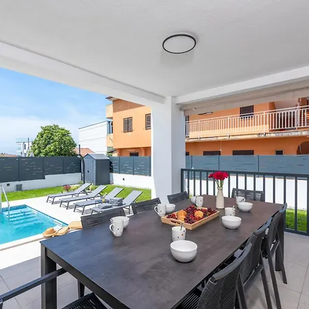 Golden Olive With Shared Pool Apartamento