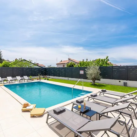 Golden Olive With Shared Pool Apartamento
