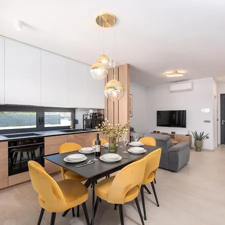 Golden Olive With Shared Pool Apartamento *