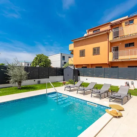 Apartamento Golden Olive With Shared Pool Novigrad Istria