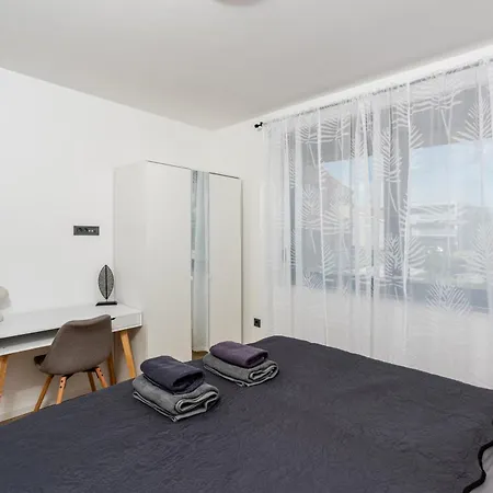 Golden Olive With Shared Pool Apartamento