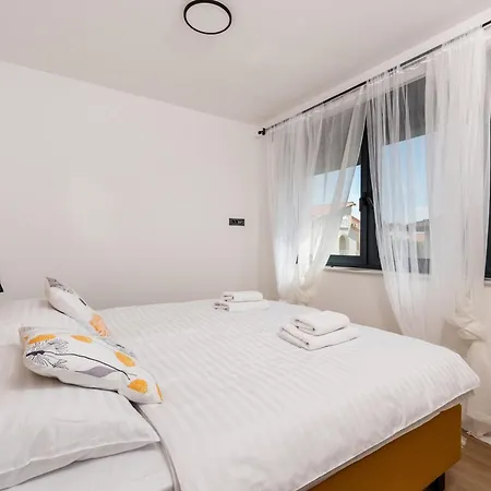Golden Olive With Shared Pool * Novigrad Istria