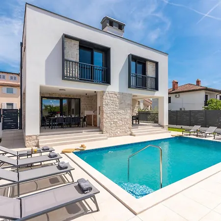 Golden Olive With Shared Pool