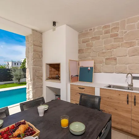 Golden Olive With Shared Pool Apartamento *