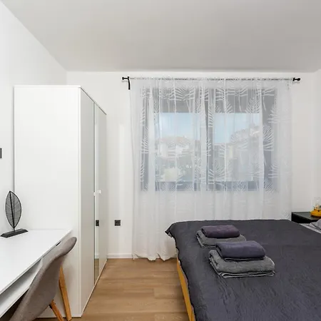 Golden Olive With Shared Pool Apartamento *
