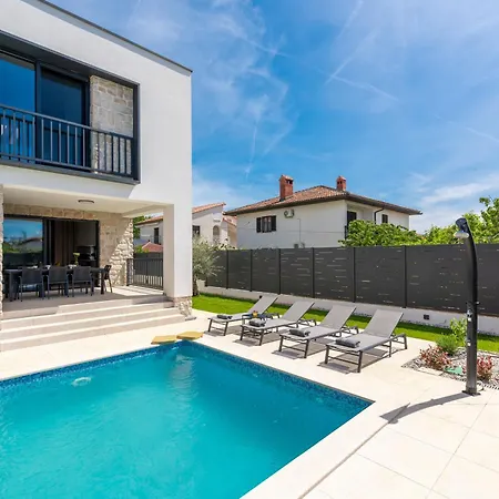 Golden Olive With Shared Pool Apartamento *