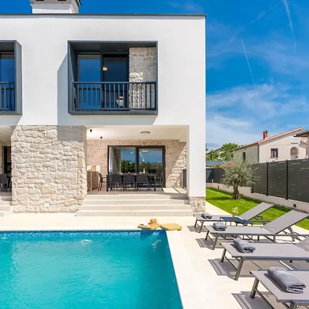 Apartmán Golden Olive With Shared Pool *