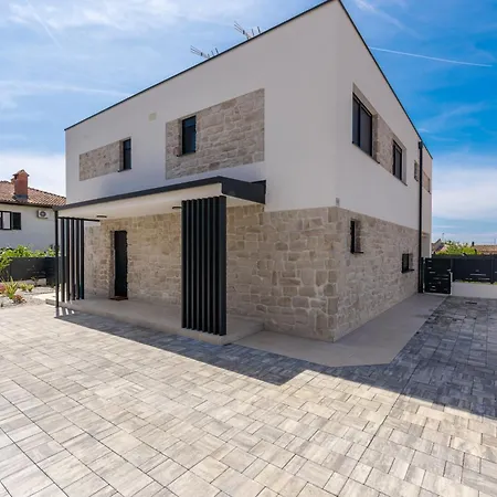 Golden Olive With Shared Pool Apartamento *
